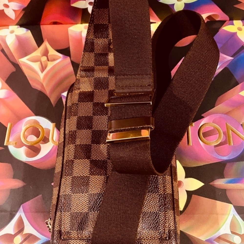 💖💗🔥 SO HOT!!! LOUIS VUITTON GERONIMOS BUM BAG! MINT CONDITION! Merry Xmas! - Picture 11 of 16